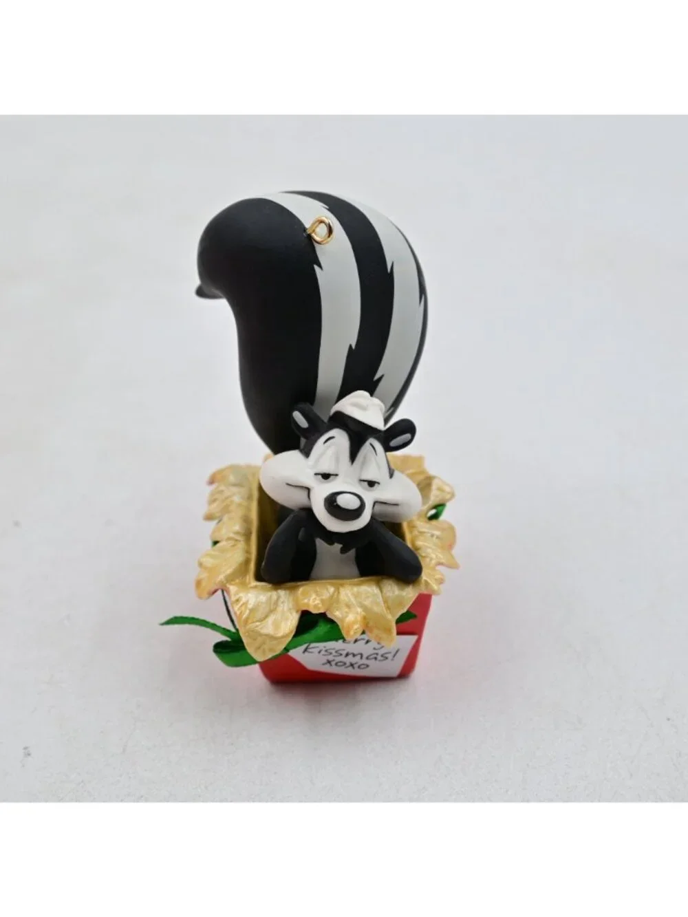 Hallmark Keepsake Zee Perfect Gift Pepe Le Pew Ornament
